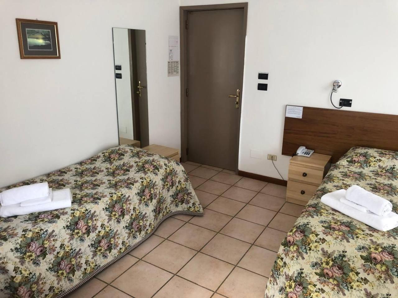 Be Me Hotel Helvetia Tabiano Terme Bagian luar foto